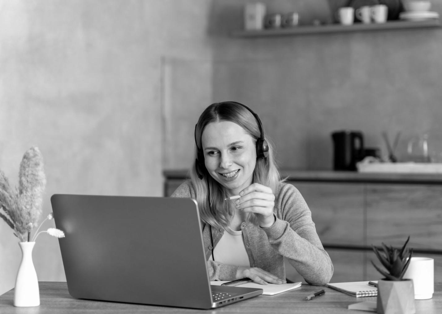 Réunion d'équipe productive, représentant notre collaboration client